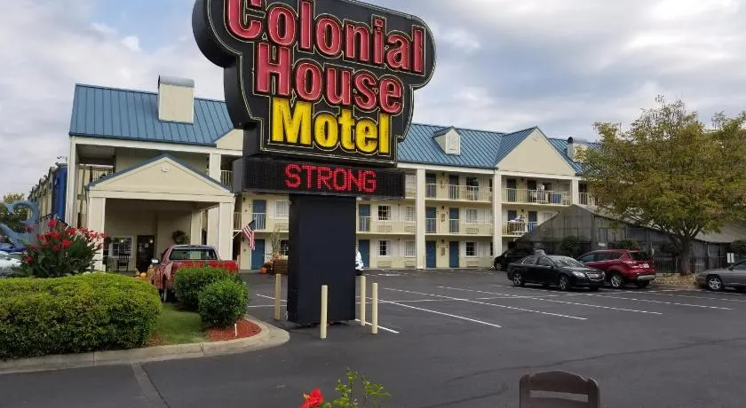 Colonial House Motel - Image 1