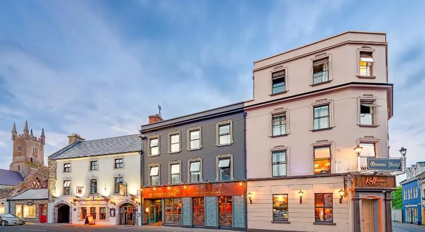 Queens Hotel - Image 1