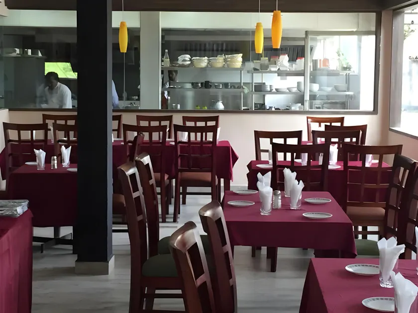 Pearlspot Hotel - Image 1