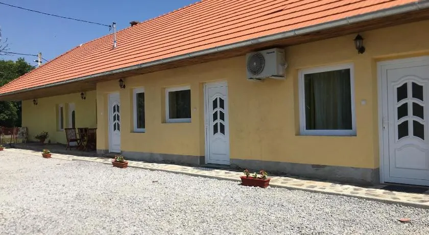 Napfény Apartman - Image 1