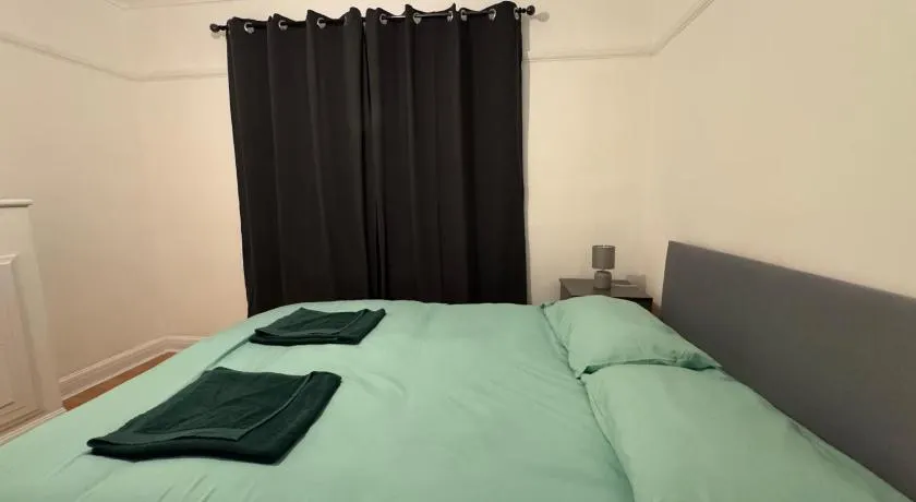 Redhill Gatwick Serviced Accommodation - Image 1