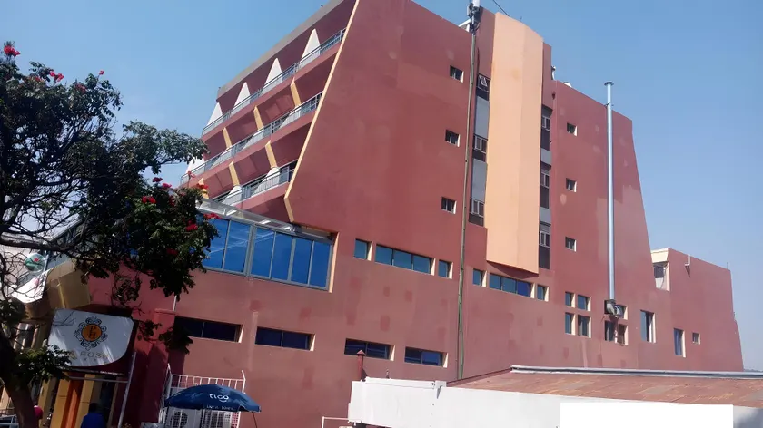 La Posh Hotel - Image 1