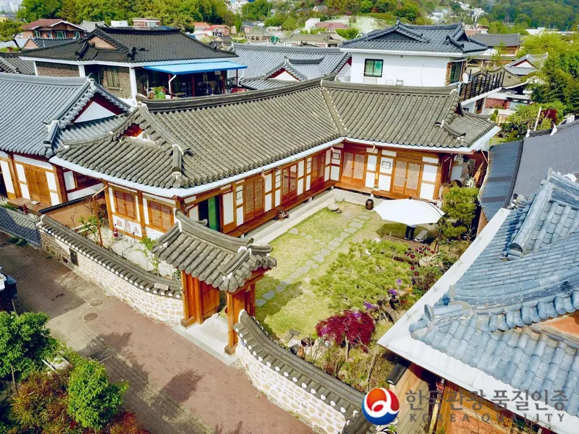 Hanok Hyeyum - Image 1