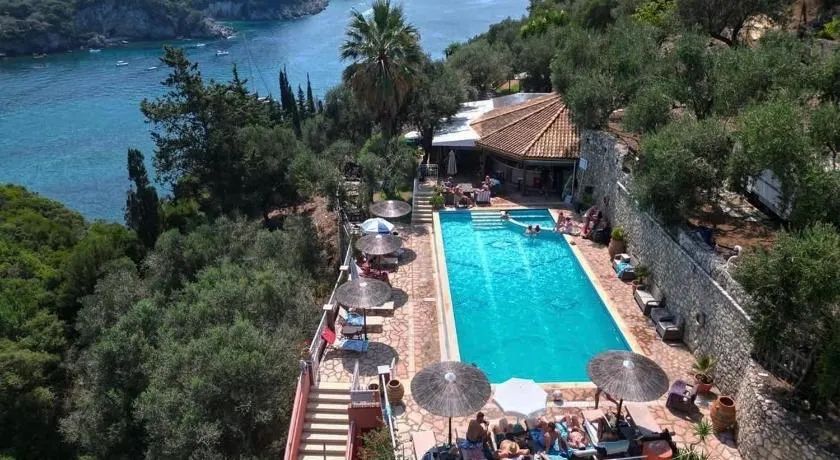 Acapulco Seaside Pool Bar and Apartments - Image 1