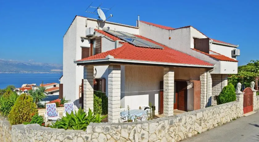 Apartments with parking space Slatine, Ciovo - 6891 - Image 1