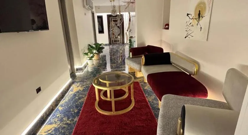 Gold Palace Hotel - Image 1