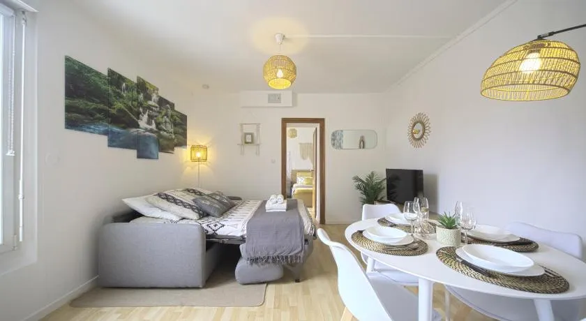 Mon Rêve - By BEST KEYS - Loft Cosy & Charme Authentique - Poutres Apparentes - Centre Ville - Netflix & WiFi Fibre - Smart TV - Machine à Café Nespresso - Check-in Autonome - Parking Facile & Gratuit - Image 1