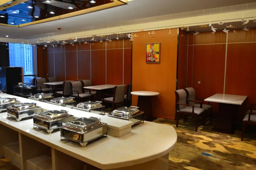 Guiyang Wanyi International Hotel (Guanshanhu Park Lincheng West Road Subway Station Branch) - Image 1