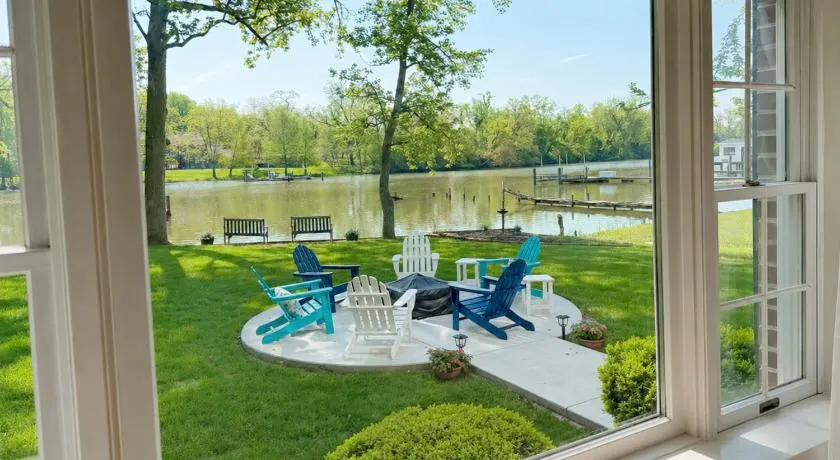 Annapolis Charm Waterfront Getaway Near USNA - FISH & CRAB from your PRIVATE PIER! - Image 1