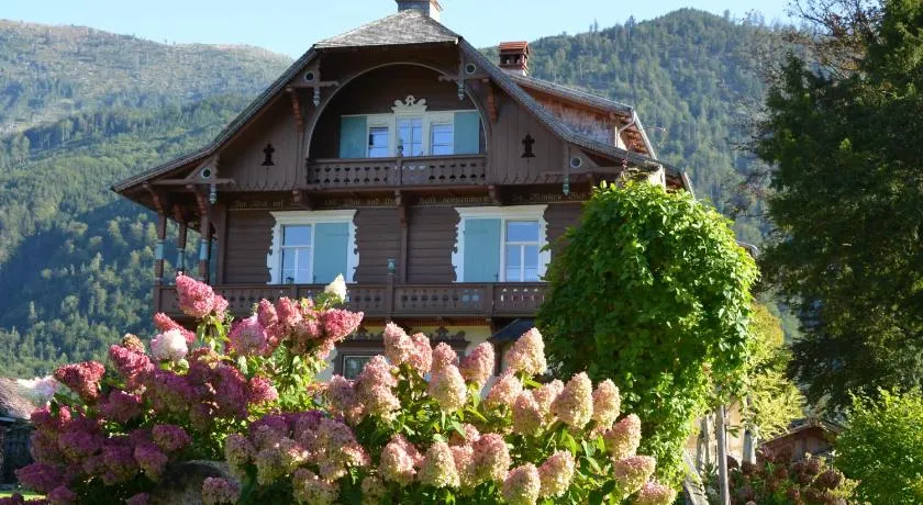 Wohnen am See Villa Schrötter direkt am Traunsee - Image 1
