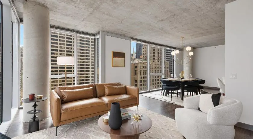 Linea Luxury Living with Indoor Pool and Rooftop Views in The Loop - Image 1