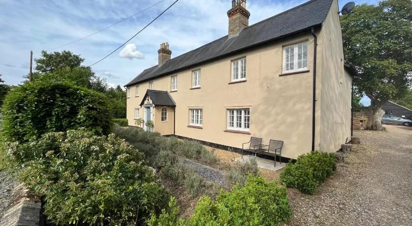 Corner Cottage - Image 1