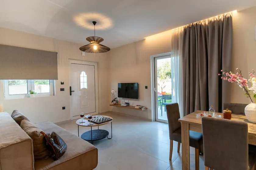 Mystrali 1BD Modern Apt with Private Garden - Image 1