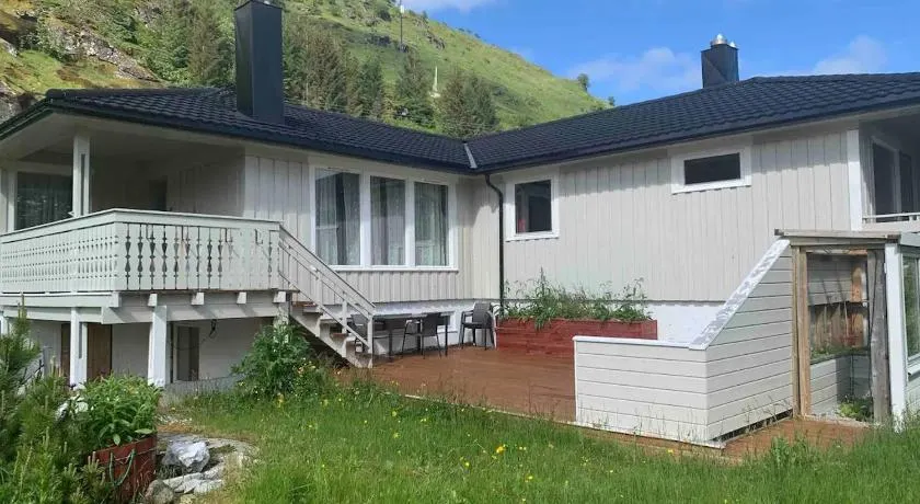 Big house in amazing Napp, Lofoten - Image 1