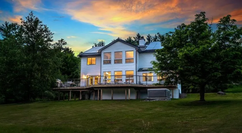 5 Minutes to Ski Hunter Mountain! Family Friendly - Hot Tub, Sauna, Sunset Views - Image 1