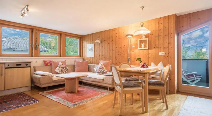 Försterhaus Wohnung Dachgeschoss - Image 1