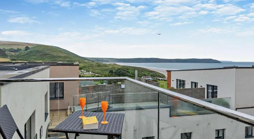 12 Putsborough - Luxury Apartment at Byron Woolacombe, only 4 minute walk to Woolacombe Beach! - Image 1