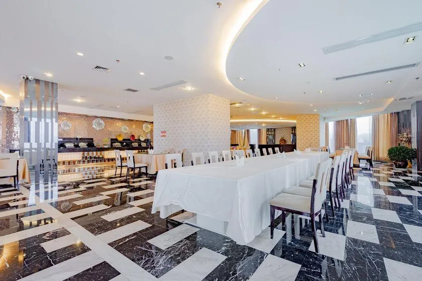 Crown Hotel - Image 1