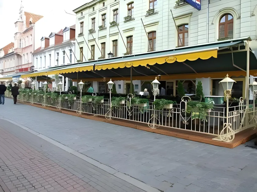 Pietrak Hotel - Image 1