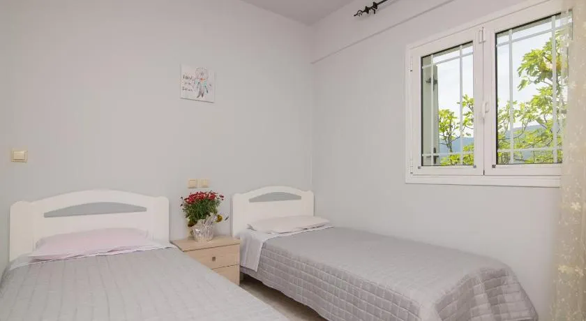 En Elladi Apartment - Image 1
