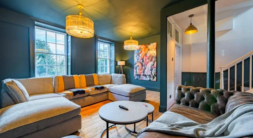 Central Bath 6 Bedroom Townhouse Sleeps 12 by Roost Accommodation - Image 1