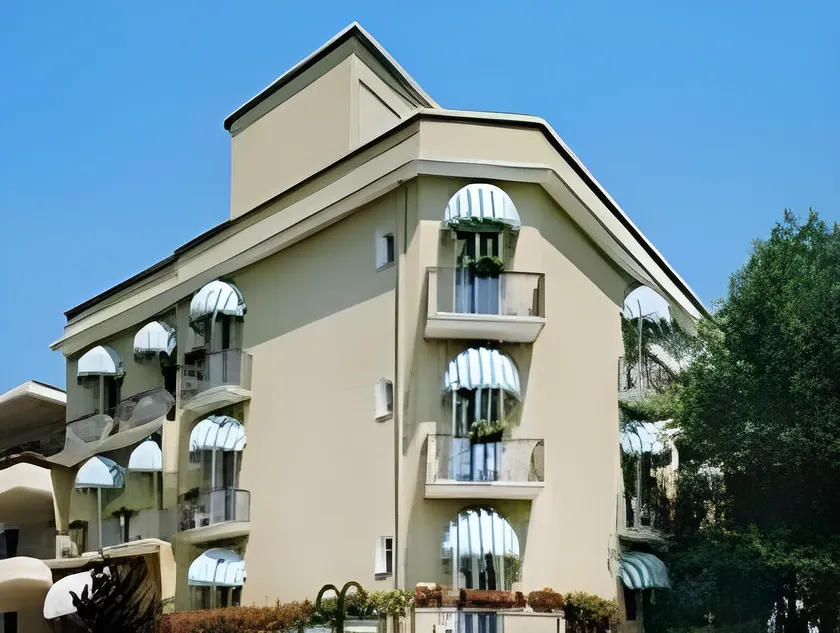 Hotel Flora - Image 1