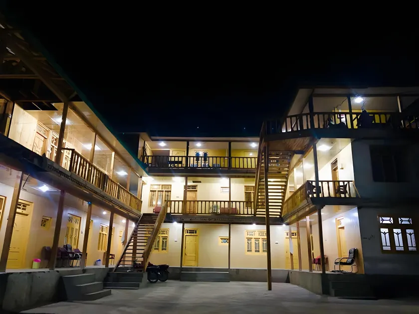Kumrat Maskan Hotel - Image 1
