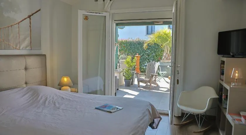 MAISON GANTTIPIENEA - Image 1
