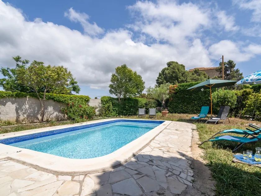Villa in Beaufort with Pool & Views - Image 1