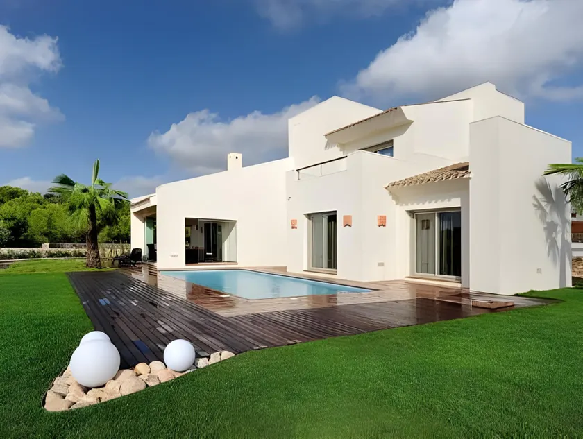 Las Colinas Golf & Country Club Residences - Image 1