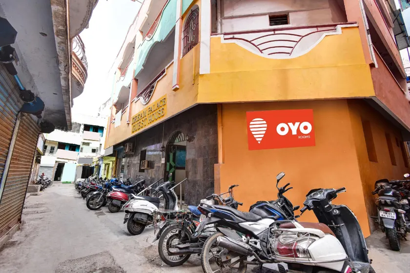 Hotel O Dream Palace Guest House Near Marina Beach - Image 1