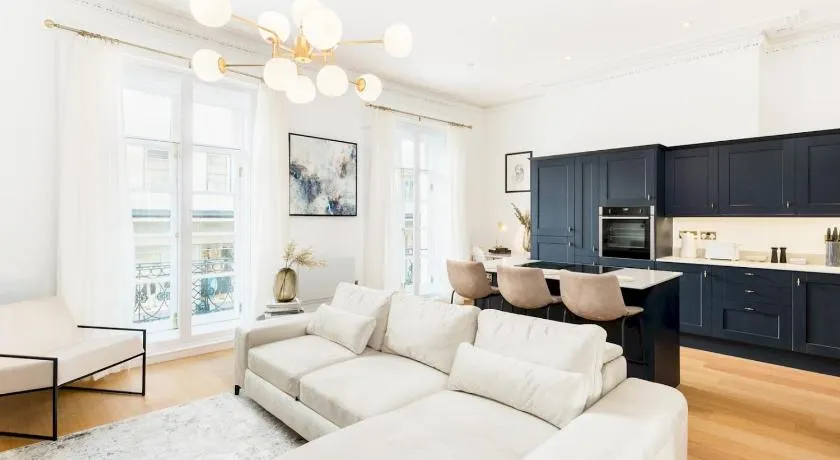 Modern High End 1 Bed in Central Leamington Spa - Pass the Keys - Image 1