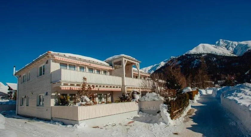Offre un espace pour jusqu'à 8 personnes Chalet Solymont par MoniCare dans un endroit calme et ensoleillé - Image 1