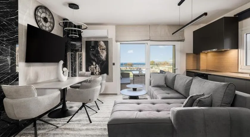 Blazer suite on the sea - Image 1