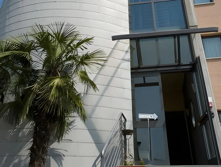 Mini Hotel - Image 1