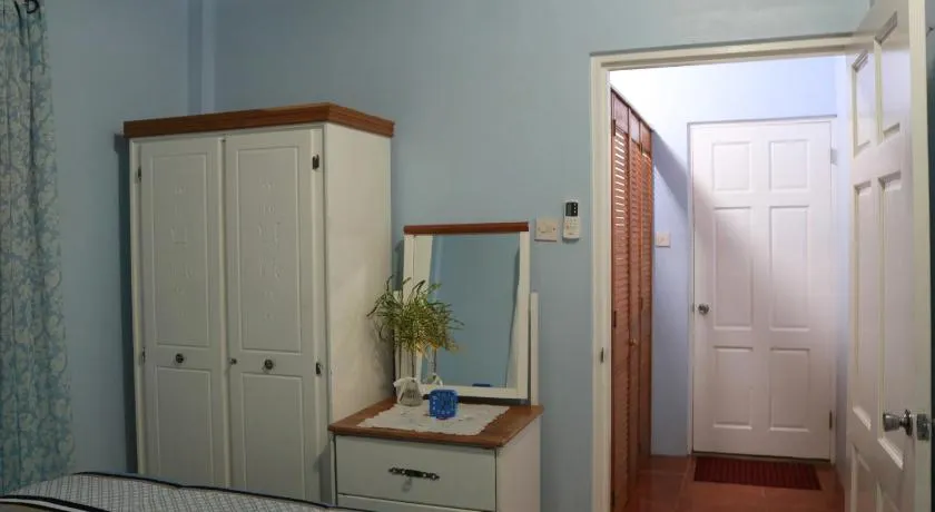 Ocean Views and Hospitable Hosts - Image 1