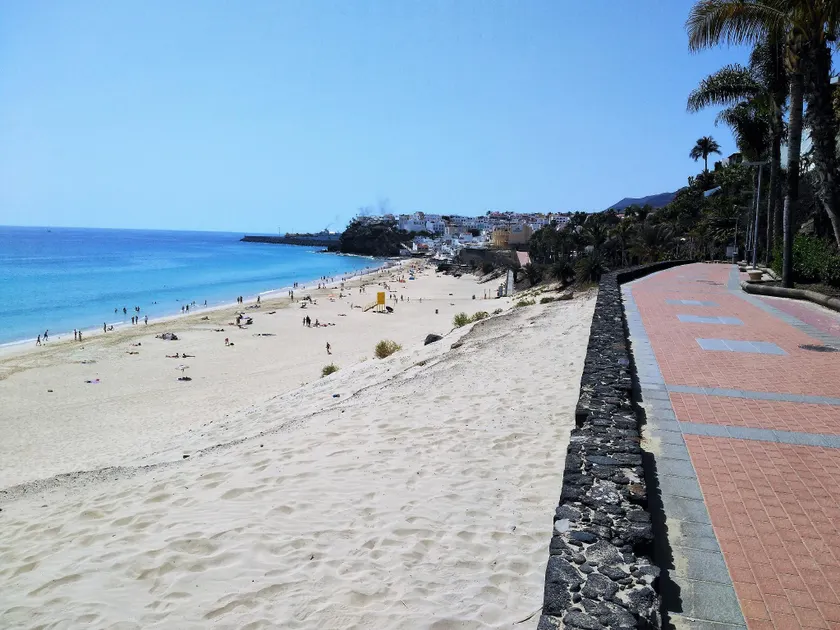 Apartment on the seafront, overlooking the beach, swimming pools, equipped Wifi - Image 1