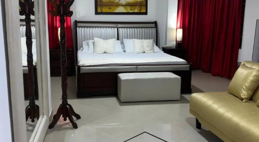 La Casa Blanca Hotel - Image 1