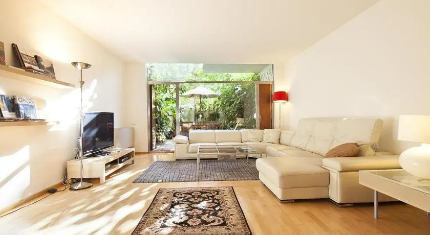 Appartement de vacances entièrement équipé avec terrasse | Proche Casa Milà - Image 1