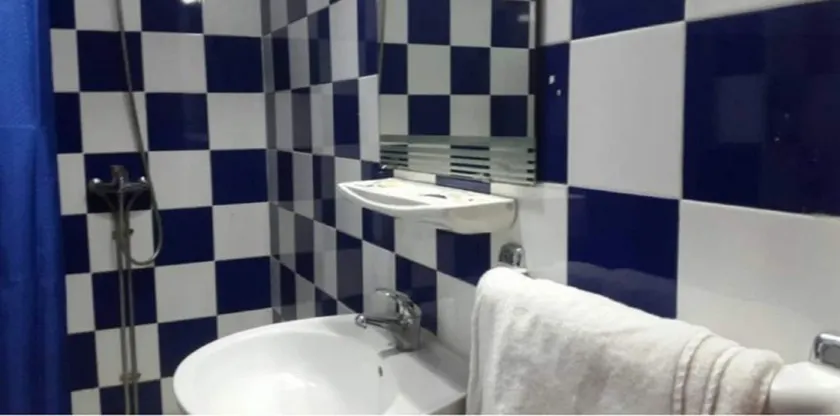 Roza Hotel - Image 1