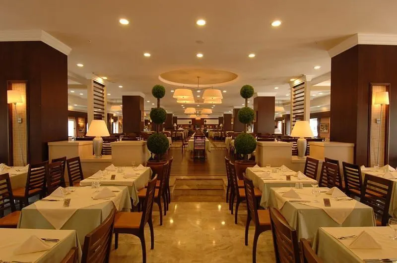 Orange County Deluxe Hotel - Image 1