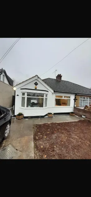 Lovely 2-Bedroom Bungalow, Northolt London R44 - Image 1