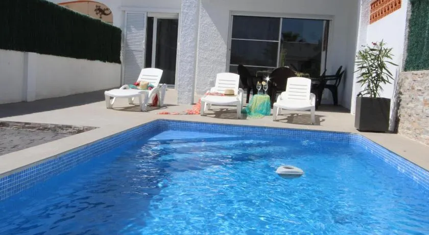 Vacaciones perfectas cerca del mar: piscina privada, mascotas bienvenidas y playa para perros. - ES-184-21 - Image 1