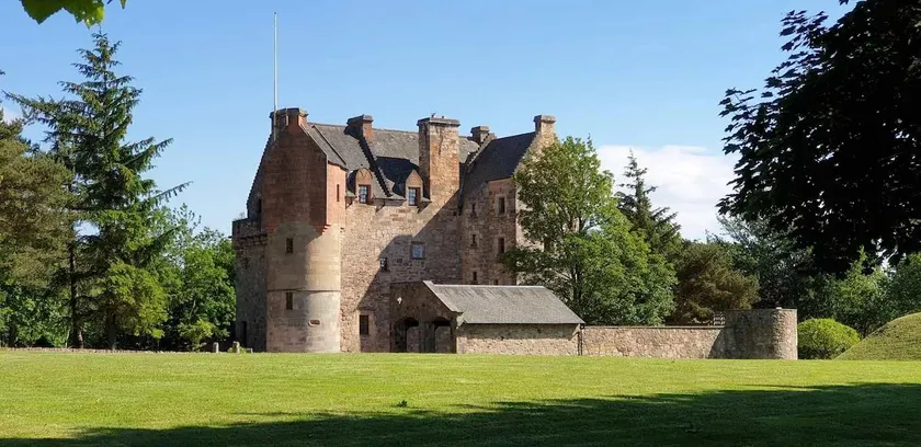 JOIVY Historic 6-Bedrooms Castle Retreat - Image 1