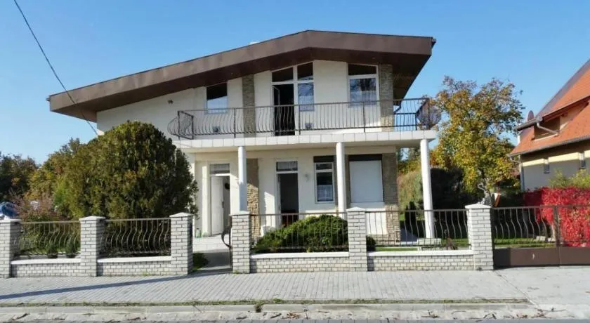 Fenyves Villa - Image 1