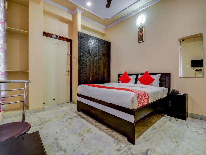 OYO 15892 Friends Residency - Image 1