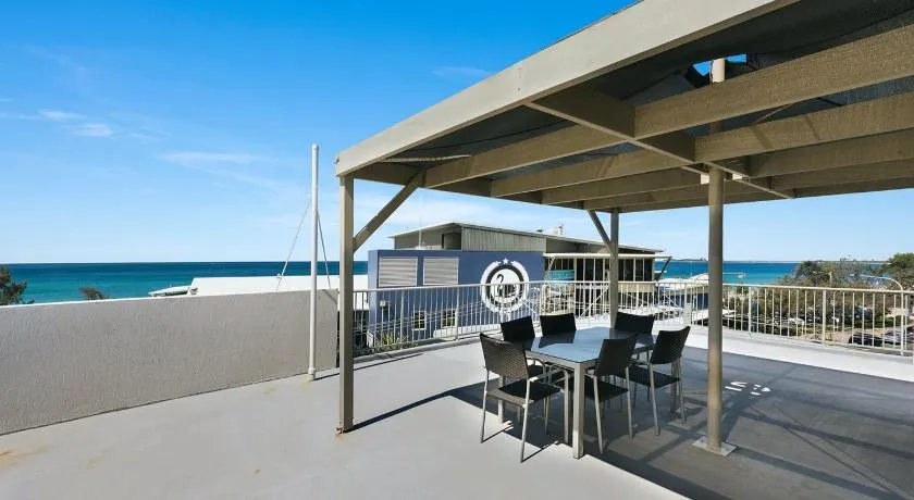 Beachfront penthouse - Image 1