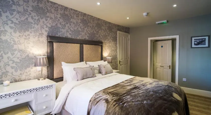 Greyhound Inn Wilton - Image 1