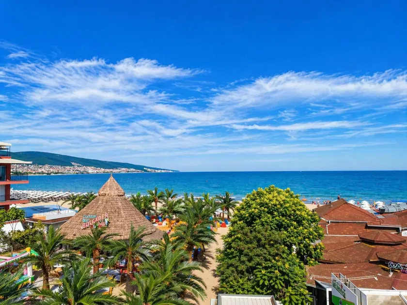 Largo Beach Hotel - Image 1