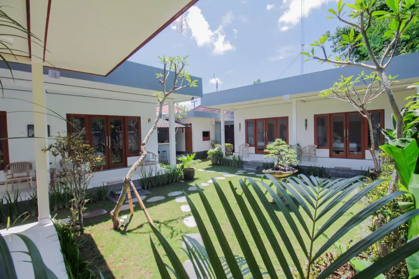 RIYURI GUESTHOUSE - Image 1